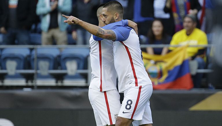 Clint Dempsey celebra su gol contra Ecuador