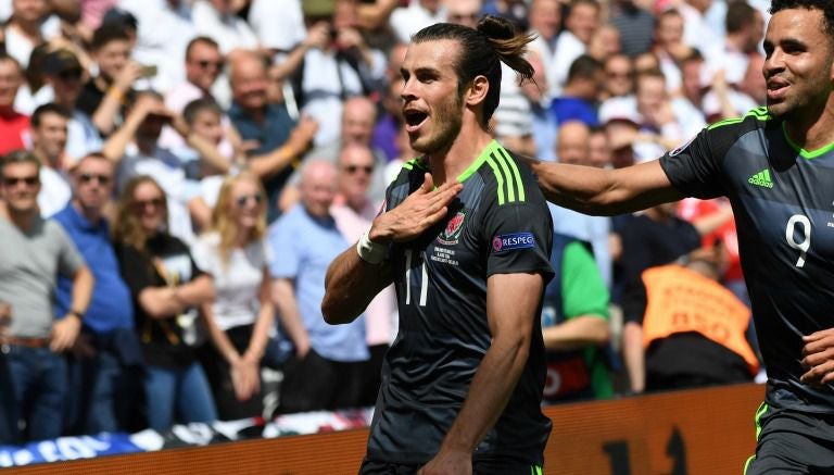 Gareth Bale celebra un gol con Gales 