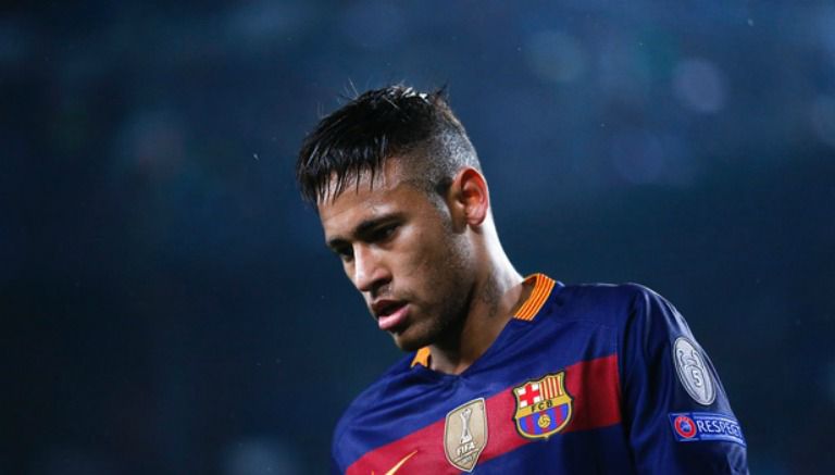 Neymar luce cabizbajo después de un partido con el Barcelona