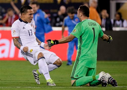 Ospina festeja tras el triunfo colombiano