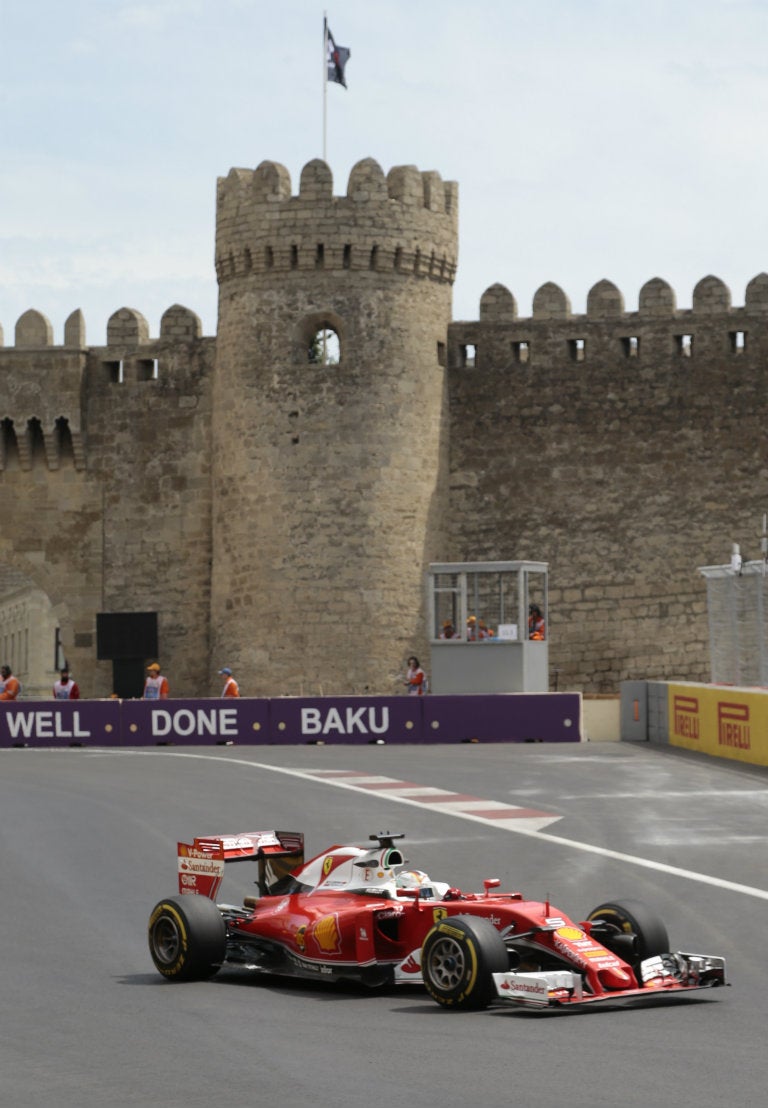 Sebastian Vettel en pruebas del circuito de Bakú