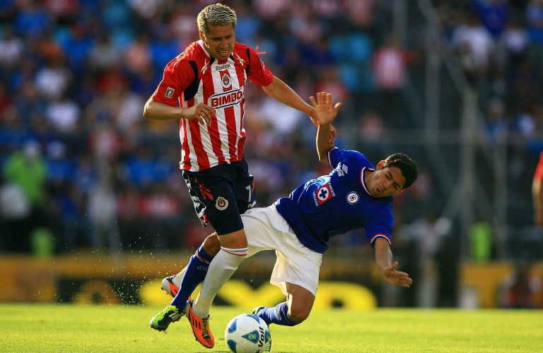 Adolfo Bautista y Javier Aquino, durante el Clausura 2011