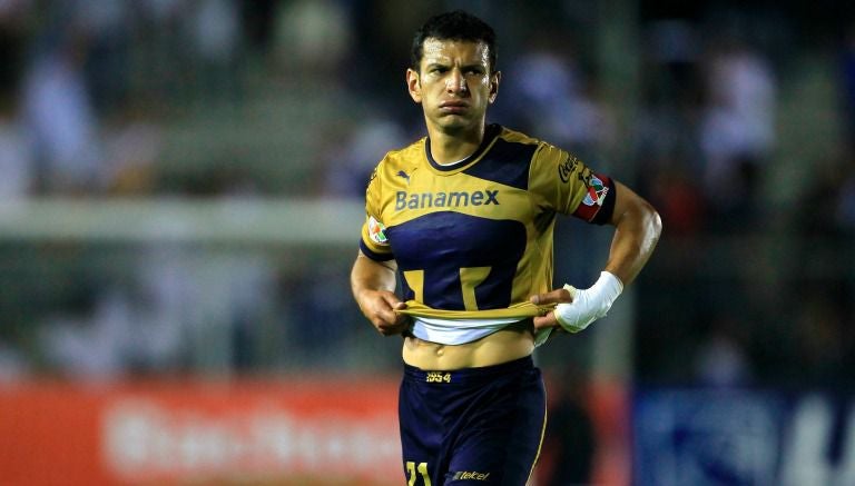 Jaime Lozano con la playera de Pumas