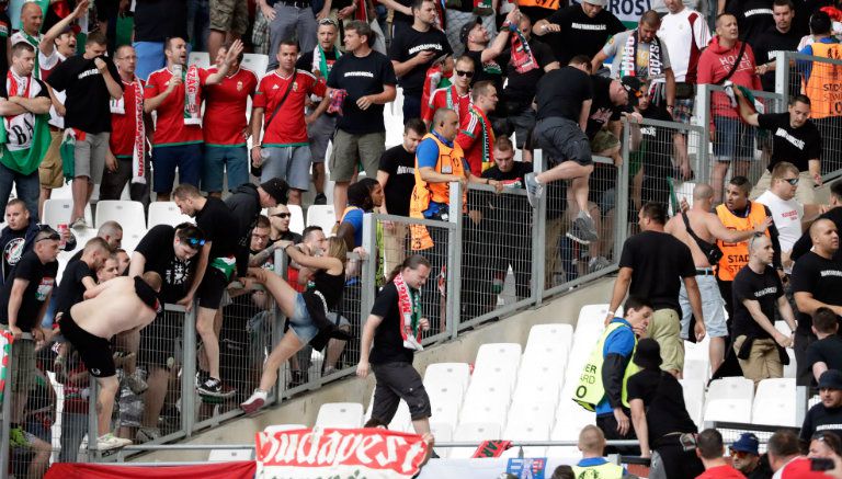 Ultras húngaros provocan disturbios en el Estadio Velódromo