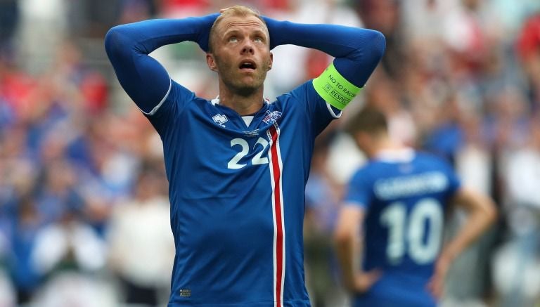 Gudjohnsen se lamenta tras el empate de Islandia 