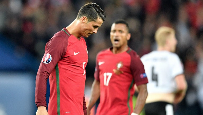 Cristiano Ronaldo se lamenta en partido contra Austria 