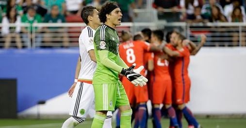 Ochoa, tras recibir el gol de Alexis Sánchez