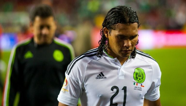 Gullit peña abandona el campo triste