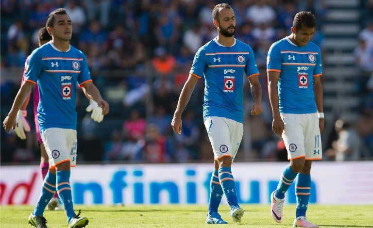 Rafael Baca, Victor Vazquez y Joao Rojas después de un partido