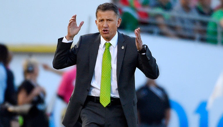 Juan Carlos Osorio en un partido de México