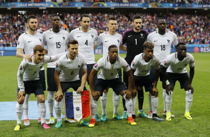 Selección francesa previo a partido contra Suiza