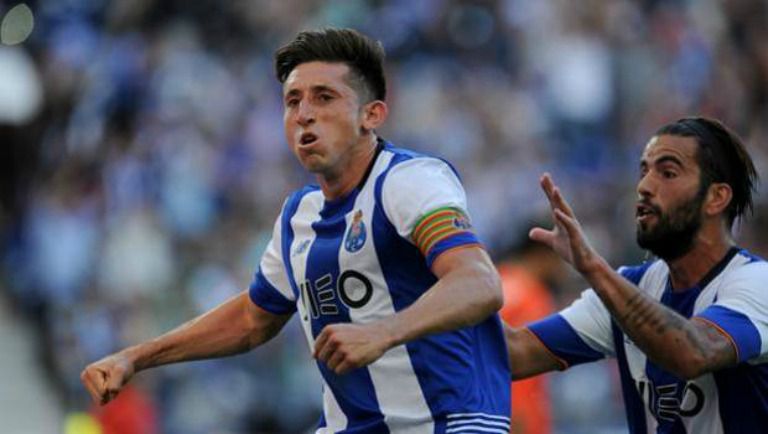 Herrera celebra un gol con el Porto