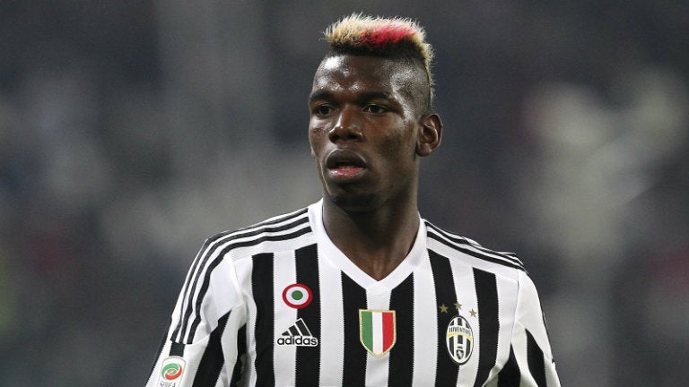 Paul Pogba disputa partido con Juventus