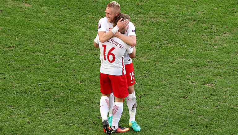 Polonia celebra su pase a los Octavos de Final