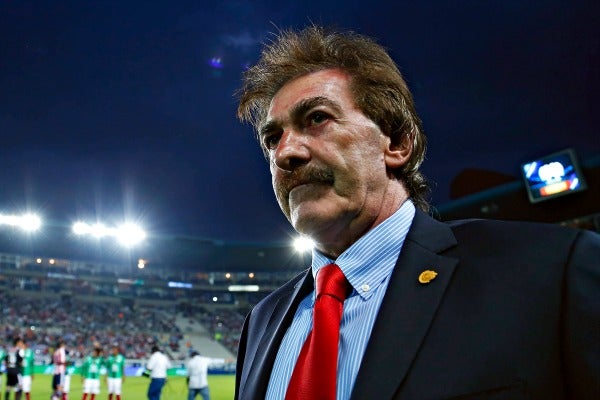 Ricardo La Volpe en un juego en el estadio Hidalgo