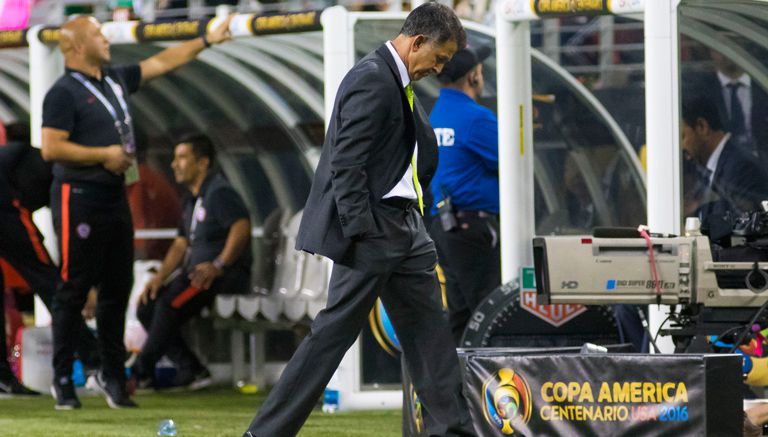 Osorio, cabizbajo tras la goleada contra Chile