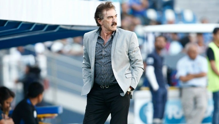 Ricardo La Volpe observa un partido de Jaguares