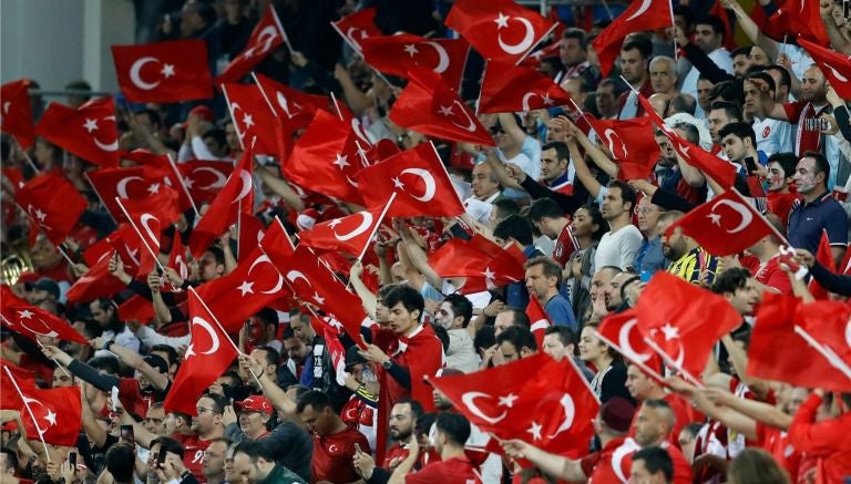 Afición de Turquía, durante el duelo contra Rep. Checa en la Euro