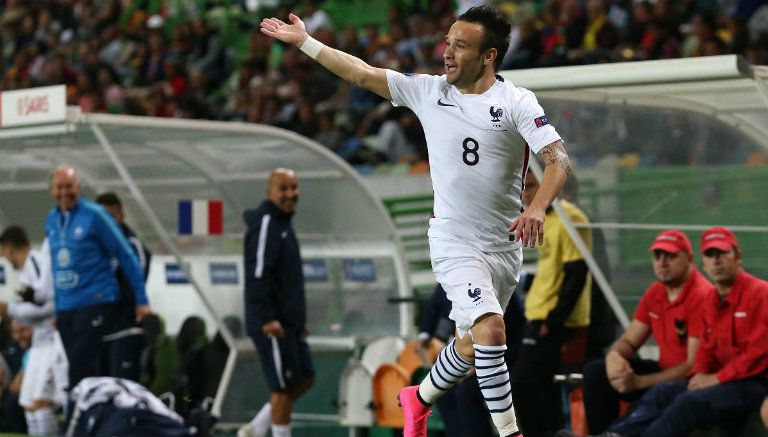 Mathieu Valbuena festeja con la selección francesa