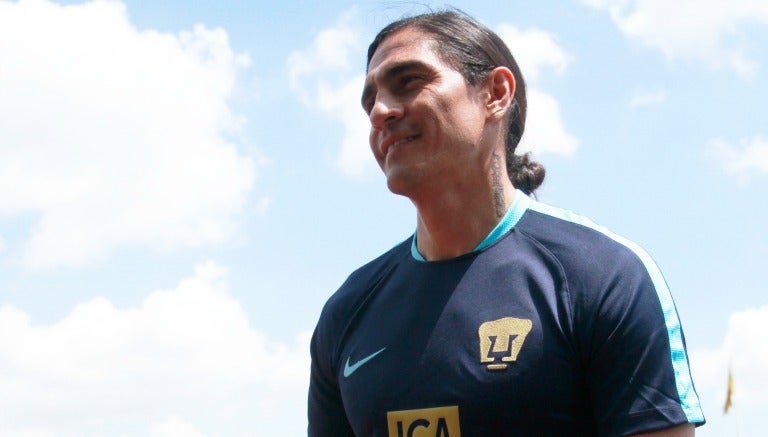 Francisco Palencia en un entrenamiento con Pumas