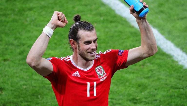 Bale festeja un triunfo de Gales