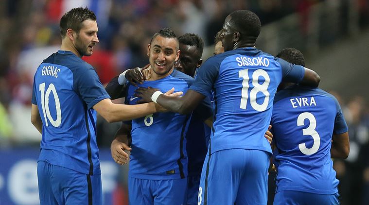 Jugadores de Francia festejan un gol en la Euro