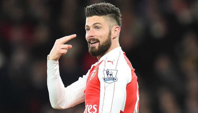 Olivier Giroud en un partido con el Arsenal