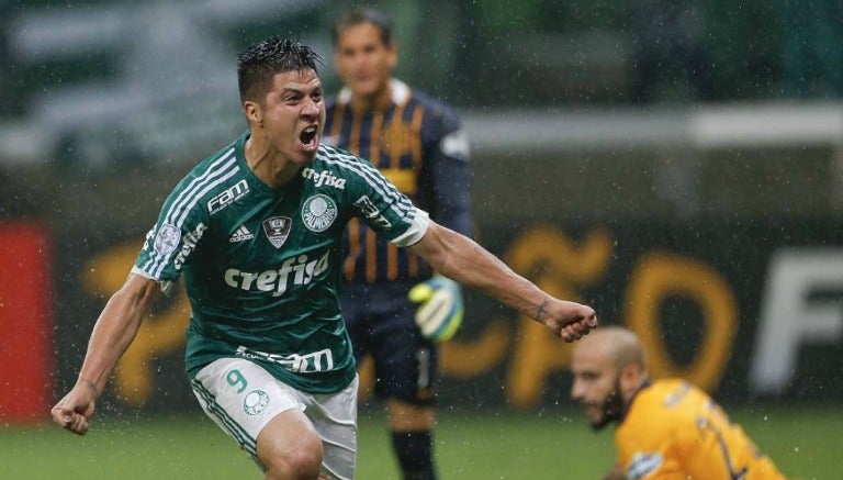 Cristaldo celebra un tanto con Palmeiras