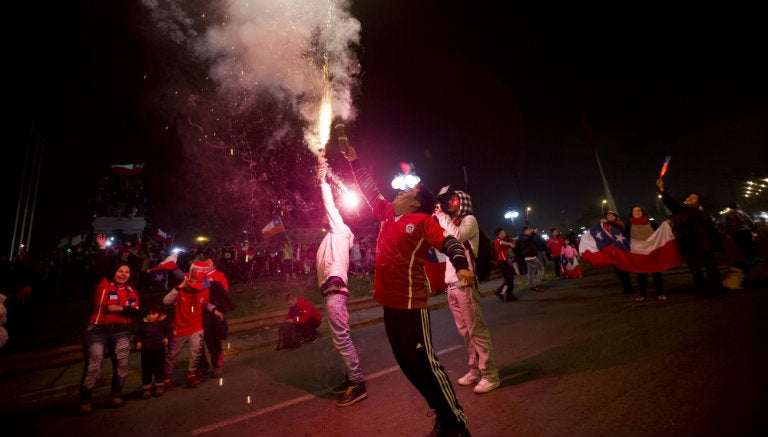 Aficionados Chilenos festejan el Bicampeonato de Copa América