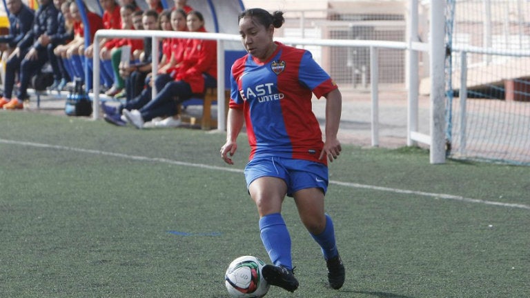 Charlyn Corral disputa partido de Liga