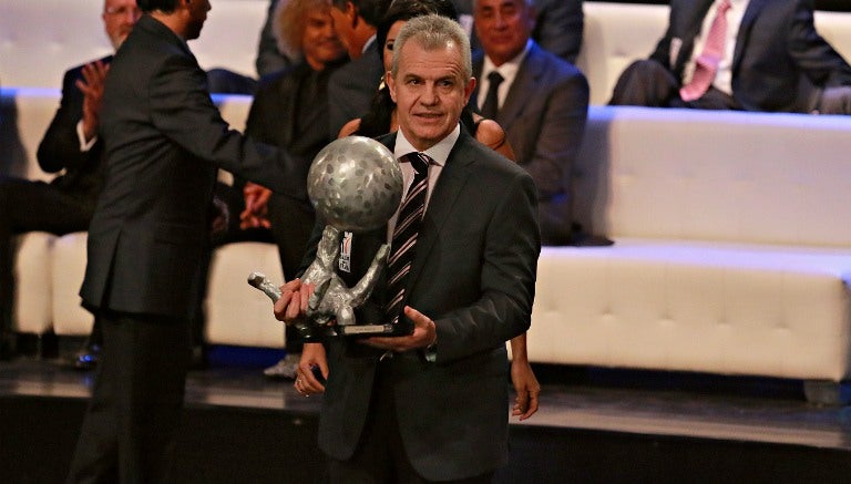 Aguirre durante ceremonia en el Salón de la Fama