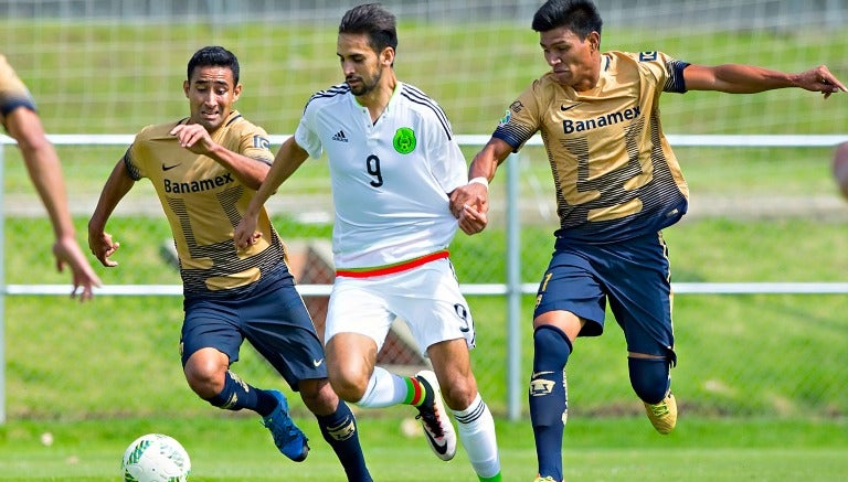 Dedos López enfrentando a jugadores felinos en el CAR