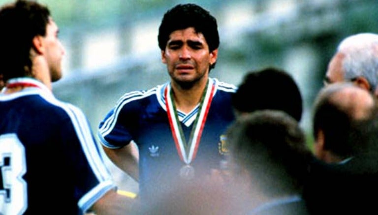 Diego Maradona llora tras perder la Final de Italia 90