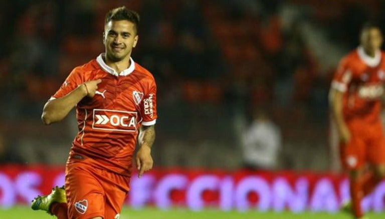 Rodrigo Gómez celebrando un gol con Independiente