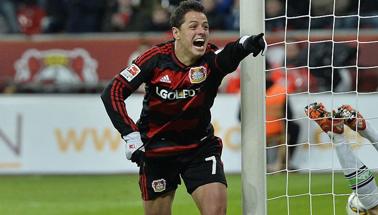 Chicharito celebra una anotación la temporada pasada