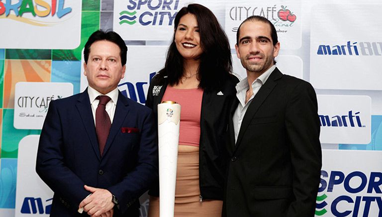 Daniel Aceves, Alejandra Terán y Emilio Trabulse, en la presentación de la antorcha olímpica