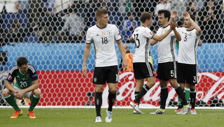 Los alemanes celebran uno de los goles frente a Irlanda del Norte