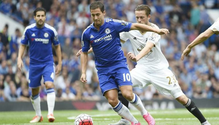 El mediocampista ofensivo belga, Eden Hazard, en un partido del Chelsea frente al Swansea