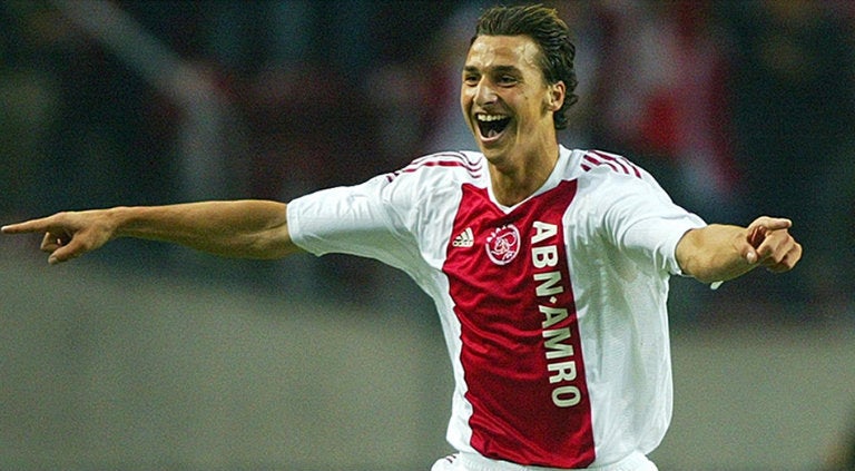 Ibra celebra gol con Ajax