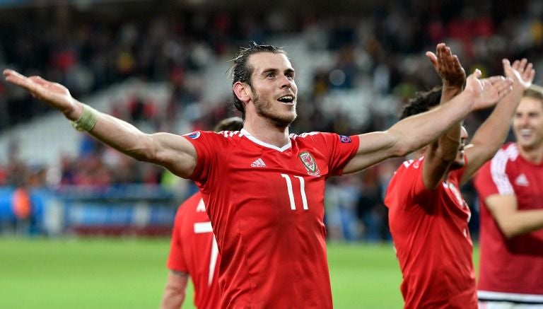 Gareth Bale festeja el pase de su selección a las Semifinales