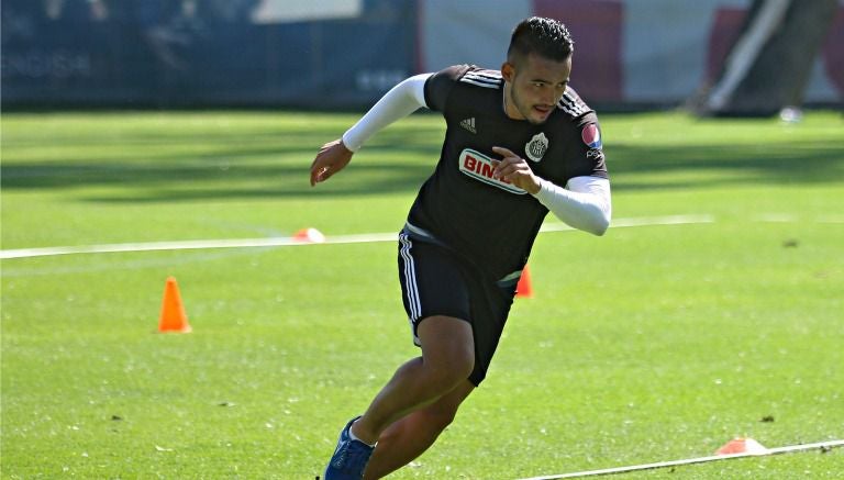 Michel Vázquez en entrenamiento de Chivas