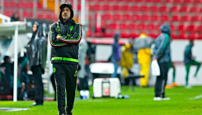 El Potro Gutiérrez durante el partido entre México y Nigeria