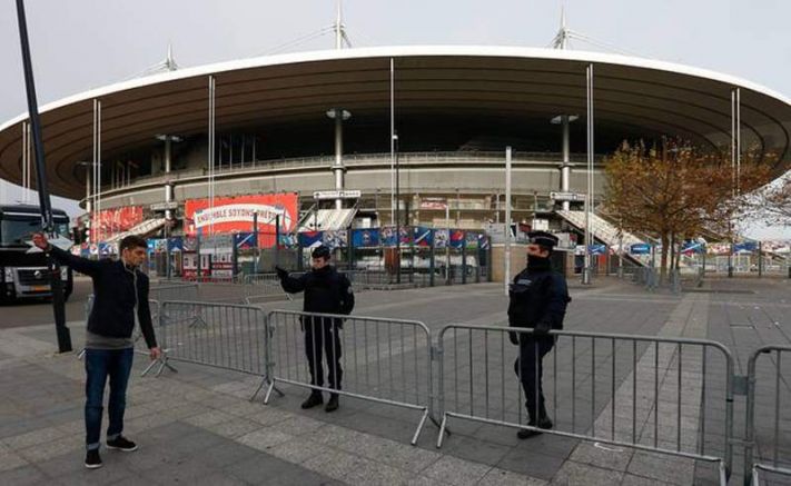 El Stade de France custodiado por oficiales