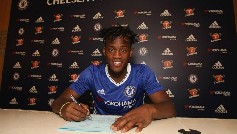 Batshuayi firma su contrato con Chelsea