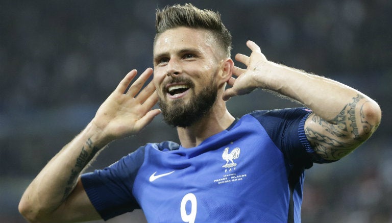 Giroud festeja anotación contra Islandia