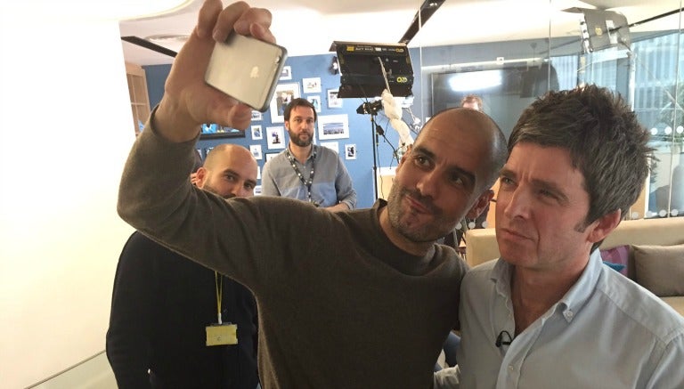 Pép Guardiola y Noel Gallagher se toman una selfie