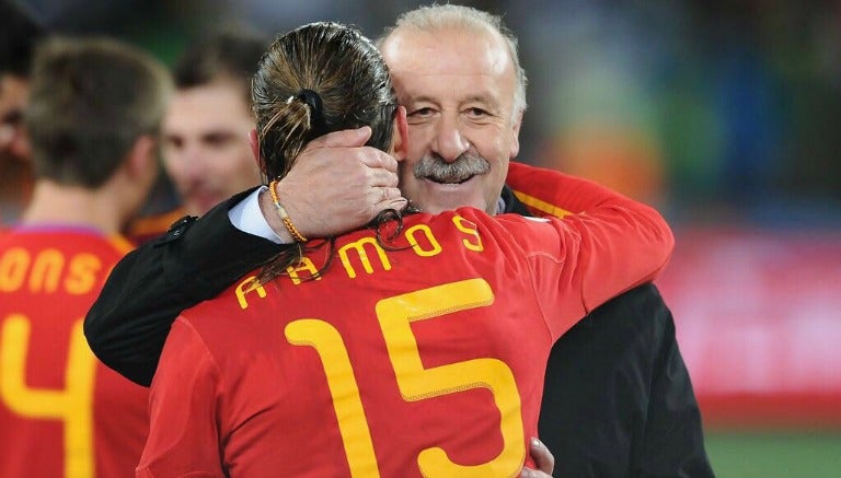 Ramos y Del Bosque tras ganar el Mundial de Sudáfrica 2010 