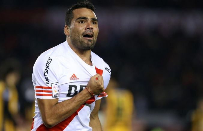 Mercado en partido con River