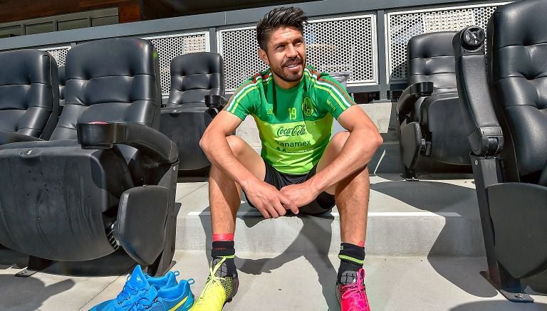 Oribe Peralta en un entrenamiento de la Selección Mexicana