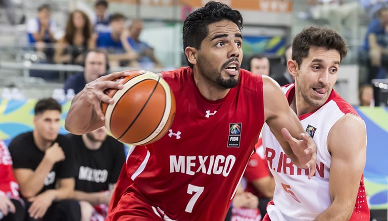 Jorge Gutiérrez se enfila al tablero en juego contra Irán